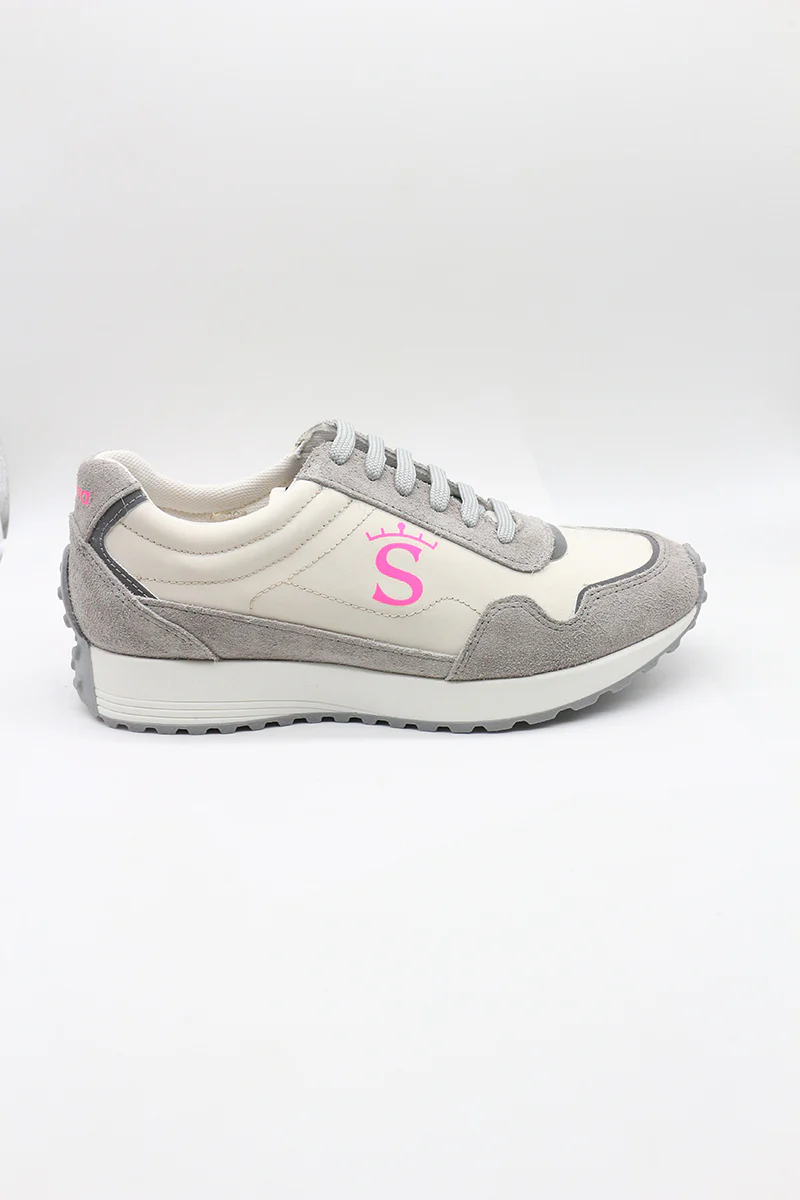 Deportiva gris