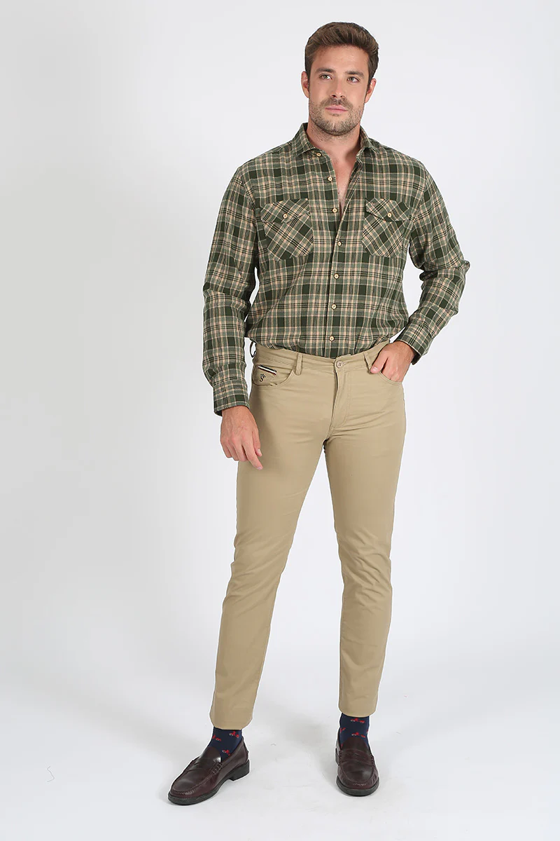 Pantalon bolsillos Tostado