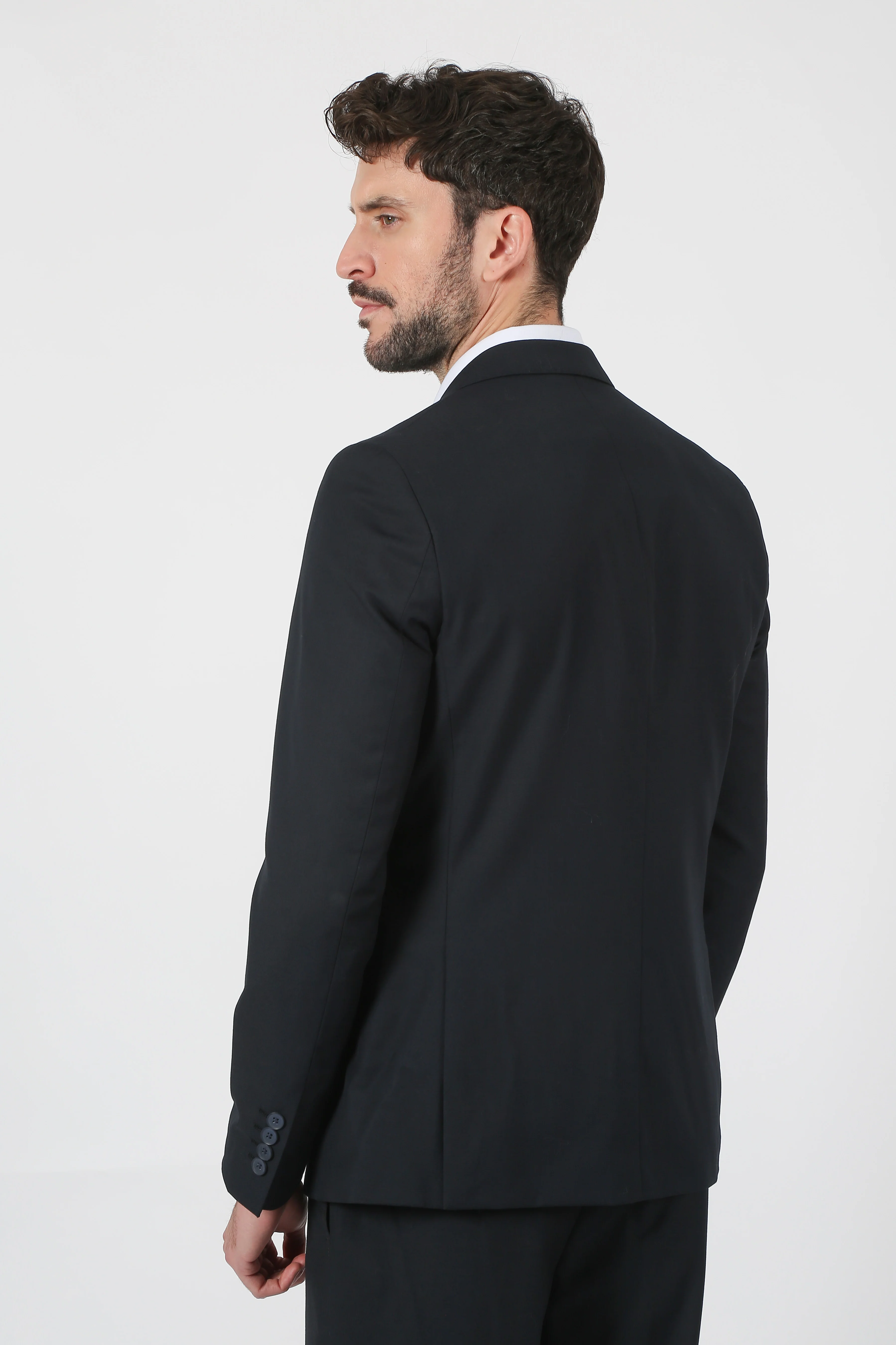 Traje NEGRO - Image 3